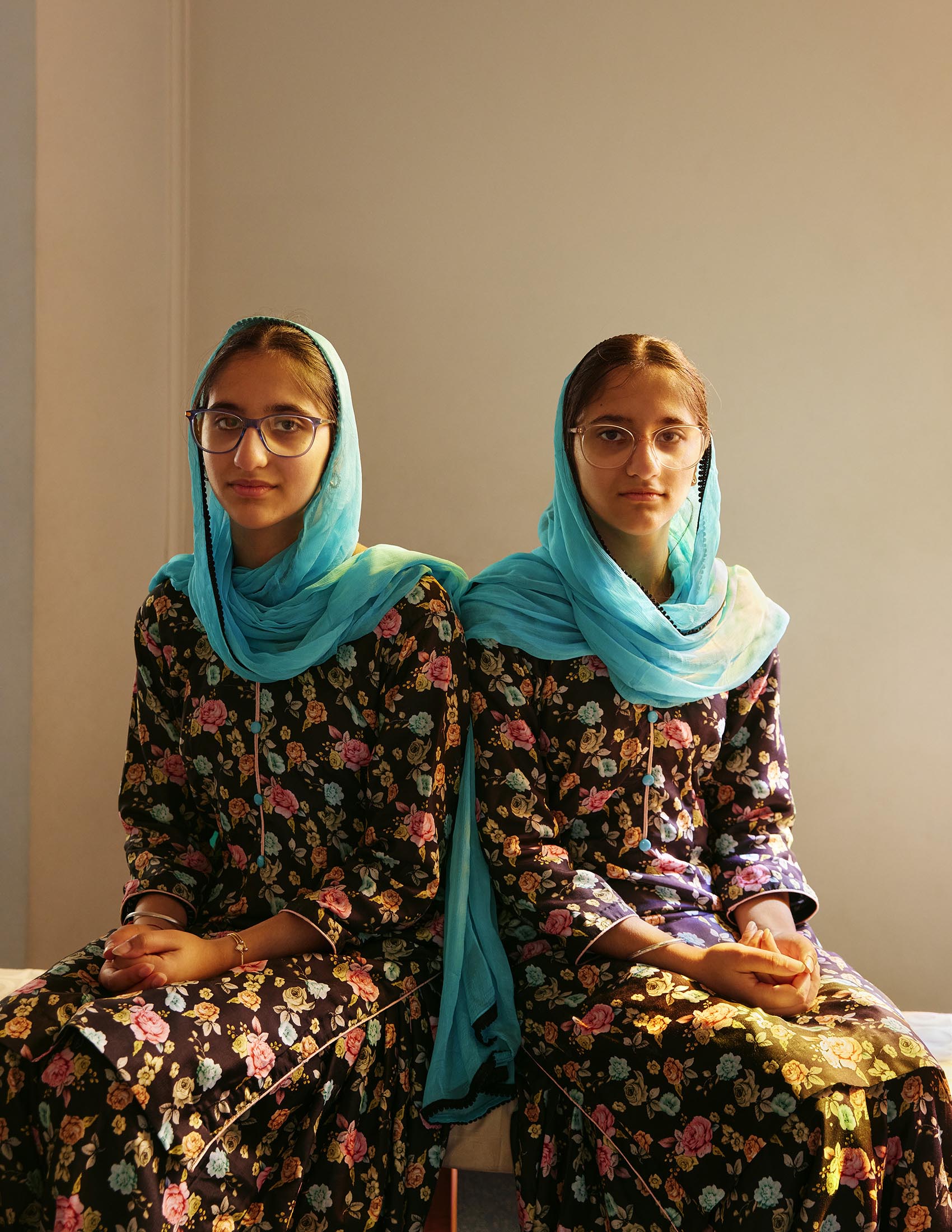 swindon, shri guru nanak gurdwara (sikh temple), sukhmani (l), ekan (r)